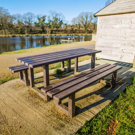 table de pique-nique en plastique recyclé marron avec piètements droit