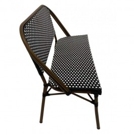 Banquette rotin synthétique pour terrasse de café noir et blanche de profil