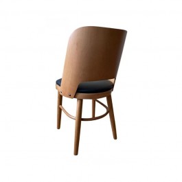 Chaise de restaurant avec dossier en bois et assise en vinyle vue de dos