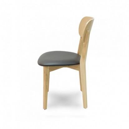 Chaise de restaurant avec assise vinyle noir et dos et piètement en hêtre verni naturel