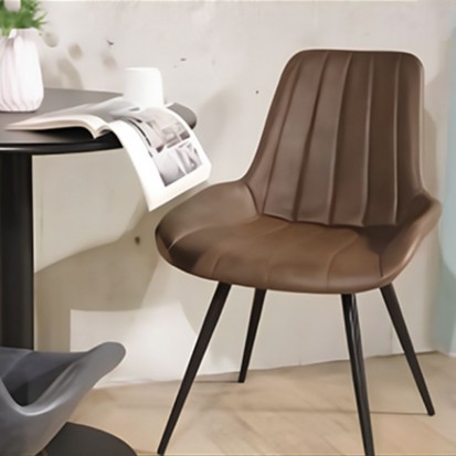 Chaise restaurant style vintage avec assise en simili cuir marron et pieds en acier noir