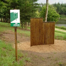 agrès sportif extérieur mur d'escalade