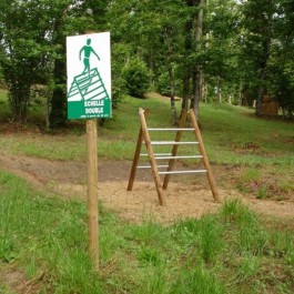 Échelle double pour parcours santé sportif