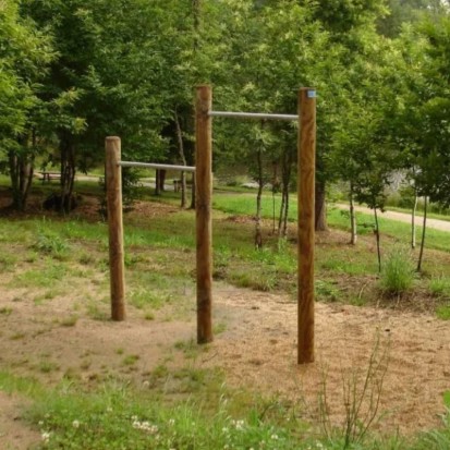 Barres d'exercices pour parcours sportif extérieur