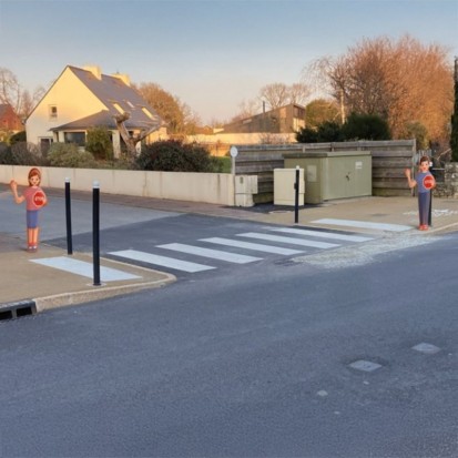 securite-sorties-ecoles_protection-passage-pieton-totem-stop-ecole