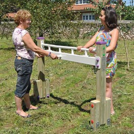 agrès rotation des poignets dans une aire de fitness en plein air