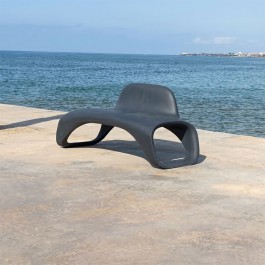 Banc urbain design en plastique en bord de mer