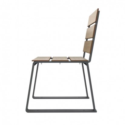 Chaise urbaine HPL couleur chêne clair et acier