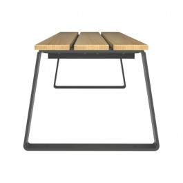 Banquette urbaine en bois vue du piètement en acier