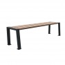 Banquette pour espaces publics avec lames en Compact HPL coloris chêne clair et piètement acier