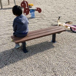 gamme-plastique-recycle_banquette-exterieure-enfants-en-recycle-bolia