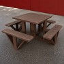 Table carrée en plastique recyclé