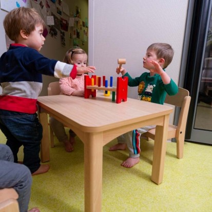 Table scolaire 64 x 50 cm couleur hêtre