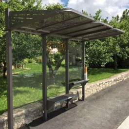 Abri de bus aménager avec l'assis debout gris Procity
