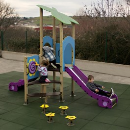 Toboggan double dans une aire de jeux extérieure