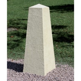 Borne de ville pyramidale en béton CHRISTINA