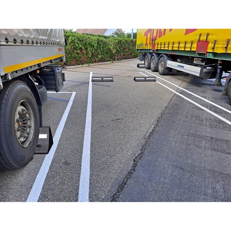 Butée de parking pour camion en caoutchouc avec fixations