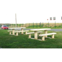 table de pique-nique en béton Ovale sur une aire de repos