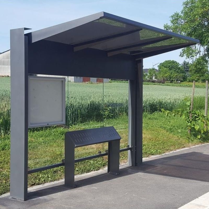 Abri bus moderne en métal avec assis debout