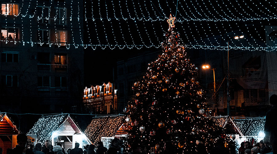 décorations lumineuse d'un marché de Noël