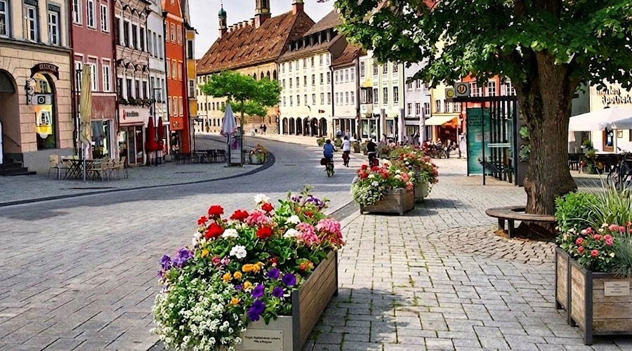 Jardinières urbaines : une solution pour embellir et végétaliser l’espace public