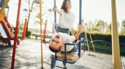 Bien choisir les balançoires d’un parc pour enfants